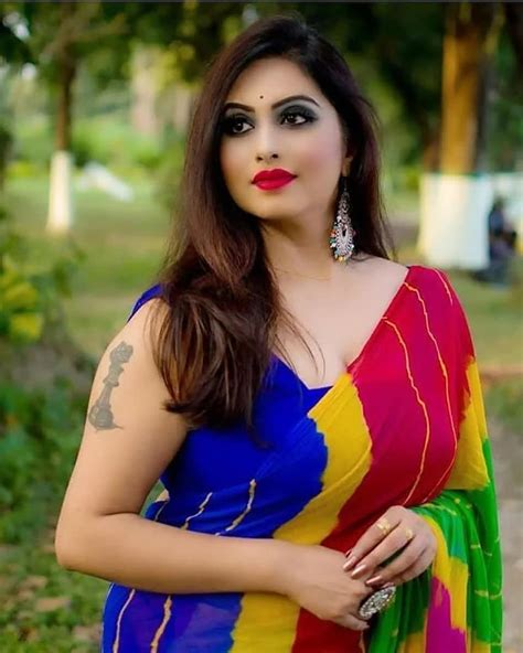 hot aunties|Indian Saree Angels (@indian.saree.angels)